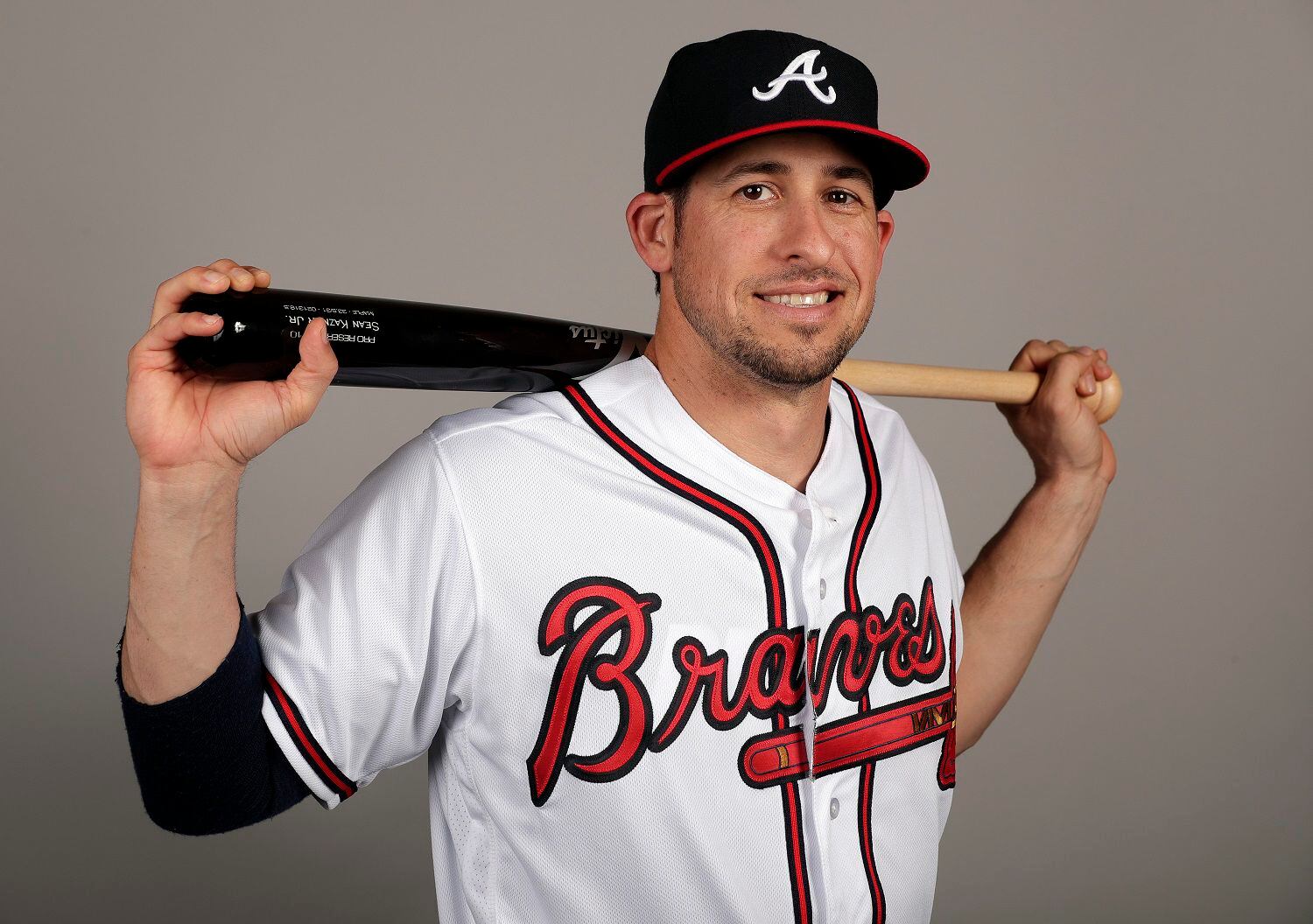 Braves' Kazmar returns to MLB for 1st game in nearly 13 years