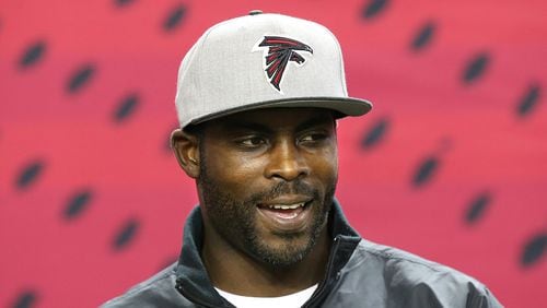 Former Falcons quarterback Michael Vick was welcomed on his return to the Georgia Dome for a tribute to the retiring stadium Jan. 1, 2017.