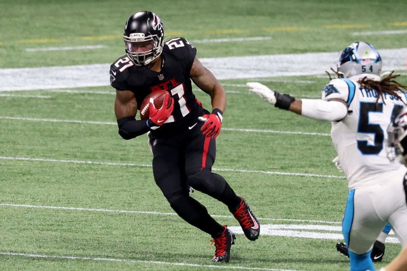 Atlanta Falcons running back Todd Gurley (21) runs after a catch in the second quarter against the Carolina Panthers Sunday, Oct. 11, 2020, at Mercedes-Benz Stadium in Atlanta. (Jason Getz/For the AJC)