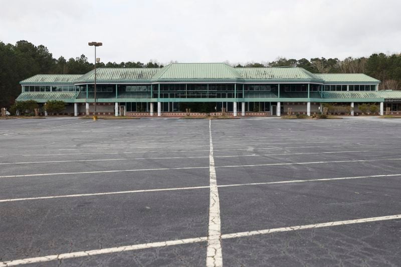 The closed grocery store, Ingles, is shown at the Lake City Crossing shopping center on Jonesboro Rd., Thursday, Feb. 23, 2023, in Morrow, Ga.. No work has been done on this site to build an amphitheater and 27-story condo building by summer 2023. Jason Getz / Jason.Getz@ajc.com)

