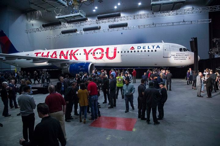 Delta celebrates $1.6 billion profit sharing payout to employees