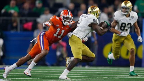Clemson linebacker Isaiah Simmons tackles Notre Dame running back Dexter Williams during the 2018 Cotton Bowl.
