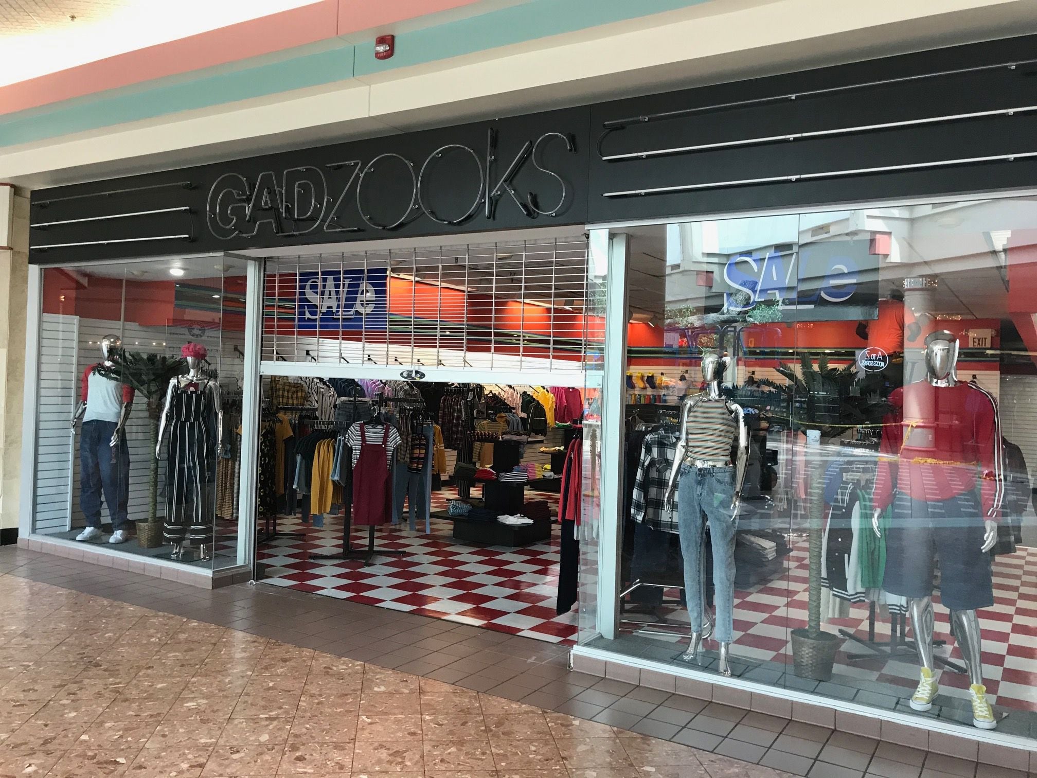 FREAK'S STORE 
M-65 3WAYライナーセットモッズコート Athens sneaker collector opens boutique shoe store The