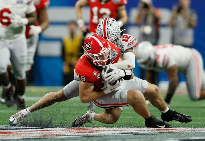 Georgia Bulldogs tight end Brock Bowers (19) completes a 15 yard pass for a first down during the fourth quarter of the College Football Playoff Semifinal between the Georgia Bulldogs and the Ohio State Buckeyes at the Chick-fil-A Peach Bowl In Atlanta on Saturday, Dec. 31, 2022.  Georgia won, 42-41. (Jason Getz / Jason.Getz@ajc.com)
