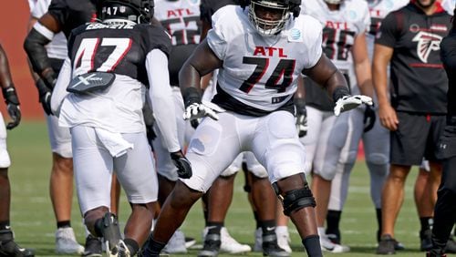 080222 Flowery Branch, Ga.: Atlanta Falcons offensive tackle Germain Ifedi (74) goes against linebacker Arnold Ebiketie (47) during a one-on-one blocking drill during training camp at the Falcons Practice Facility, Tuesday, August 2, 2022, in Flowery Branch, Ga. (Jason Getz / Jason.Getz@ajc.com)