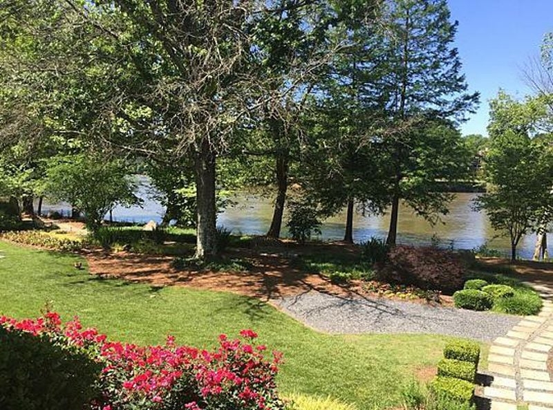 The patio at Ray's on the River is situated near the lush greenery of the Chattahoochee River.