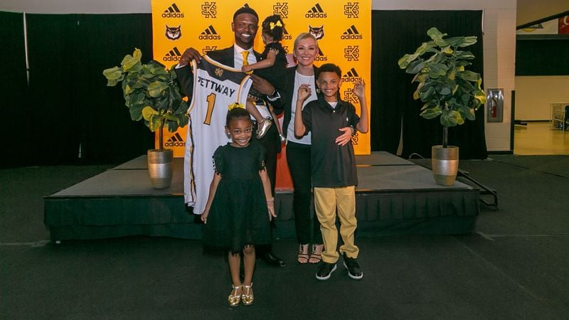 Kennesaw State men's basketball coach Antoine Pettway and his family -- his wife, Kim, son, Kingston, and daughters Jana Rae and Summer at his introductory press conference April 12, 2023. (Dave Williamson/Kennesaw State)