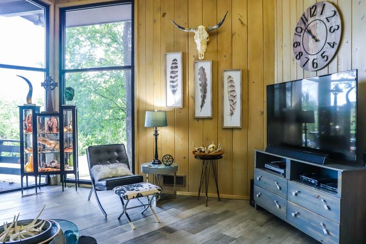 Photos: Elbow grease, Native American art bring Sandy Springs midcentury home to life