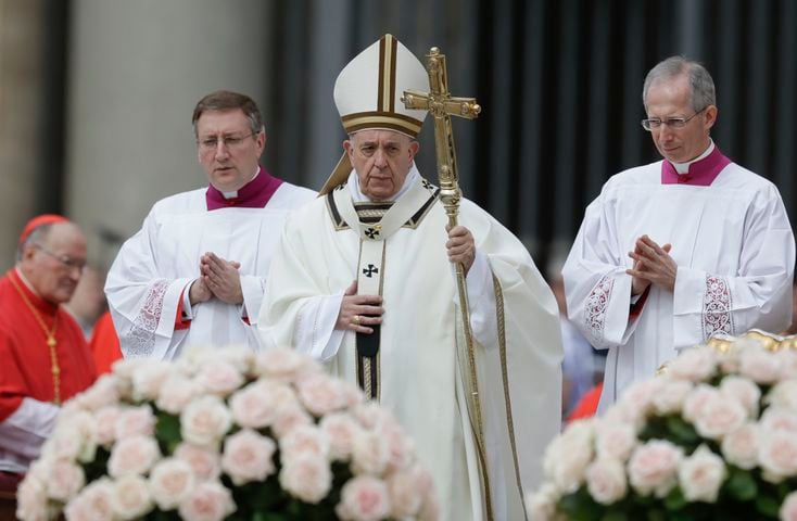 Photos: Pope Francis celebrates Easter Mass at the Vatican