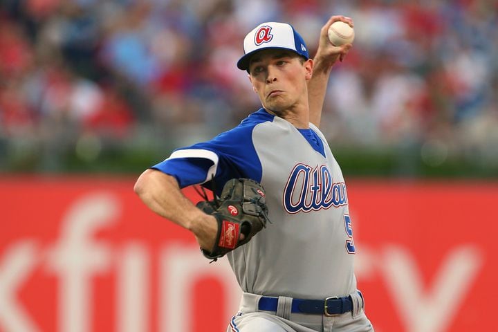 Photos: Braves wear throwback uniforms against Phillies
