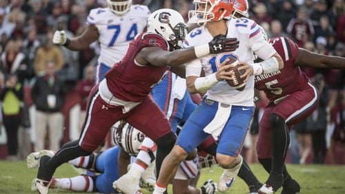 Florida quarterback Feleipe Franks attempts to elude South Carolina’s D.J. Wonnum during the Gators’ loss to the Gamecocks. (AP Photo/Sean Rayford)