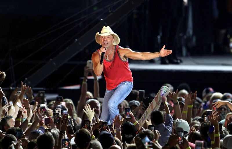 Kenny Chesney rocked the sold out Mercedes Benz Stadium on his Trip Around The Sun Tour on Saturday night, May 26, 2018. Thomas Rhett, Old Dominion and Brandon Lay were the support acts.
Robb Cohen Photography & Video /RobbsPhotos.com