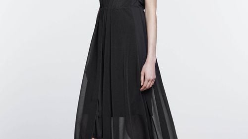 In a new capsule collection for fall, designer Vera Wang reinvents the iconic little black dress. Her 15 piece Simply Vera Vera Wang Simply Noir collection for Kohl’s includes a range of elegant black dresses that are suitable for many different occasions.
