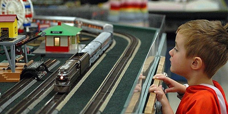 Shop for model train items and railroad antiques in Duluth this Saturday.