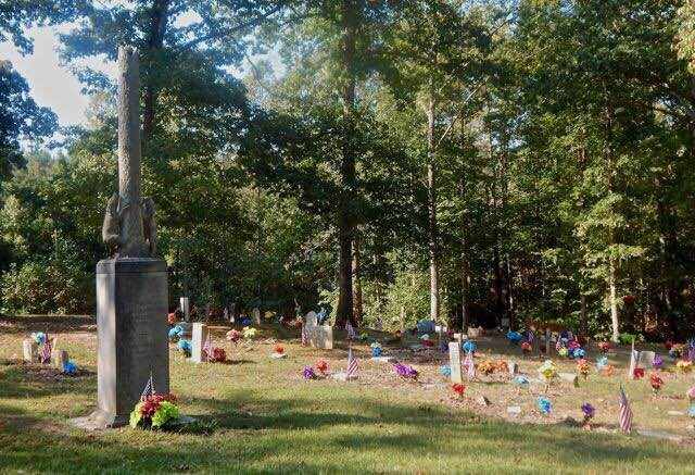 Key Underwood Coon Dog Memorial Graveyard in Cherokee, Alabama