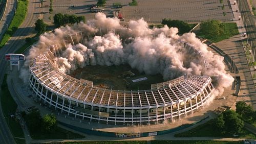 Aerial view of half-way through the implosion of Atlanta Fulton County Stadium 8/2/97. (AJC Staff Photo/Jean Shifrin) 8/97