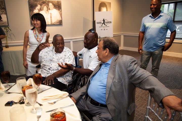 Photos: Hank Aaron shares wisdom, experiences with young athletes