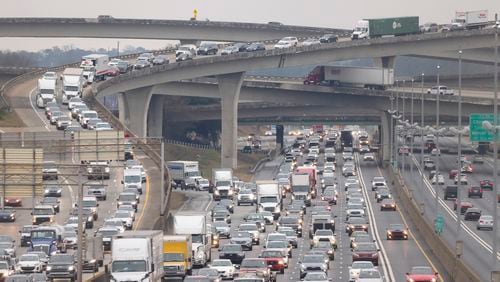 Traffic travels northbound on I-85 just past the I-285 overpass, also known as Spaghetti Junction, Monday, January 30, 2023, in Doraville, Ga.. Jason Getz / Jason.Getz@ajc.com)