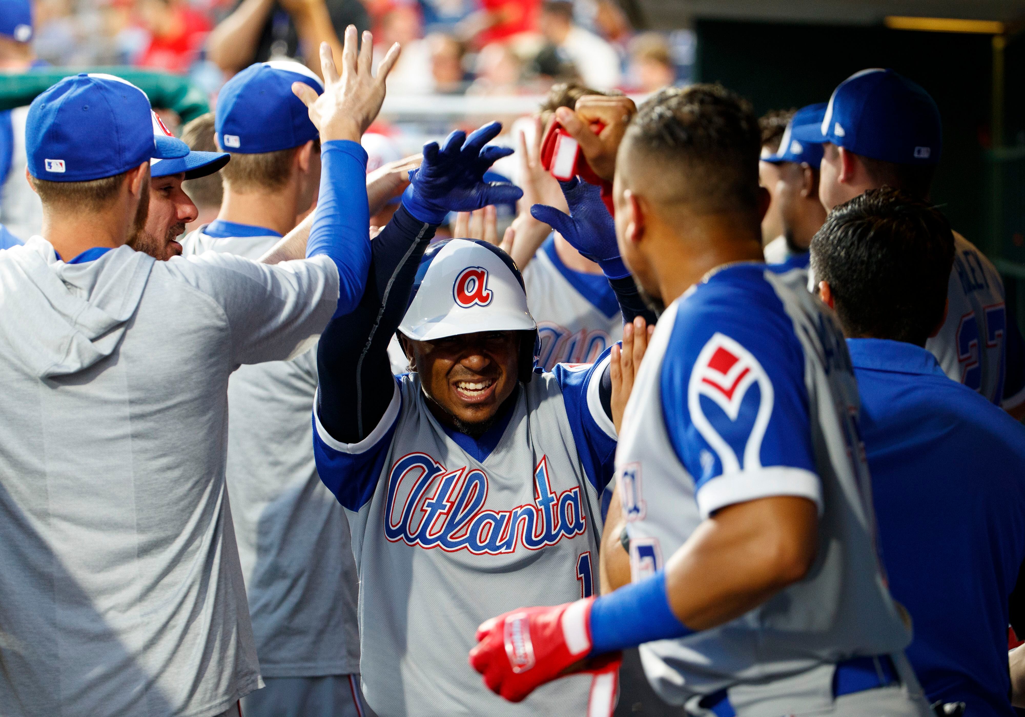 Photos: Braves wear throwback uniforms, punish Phillies