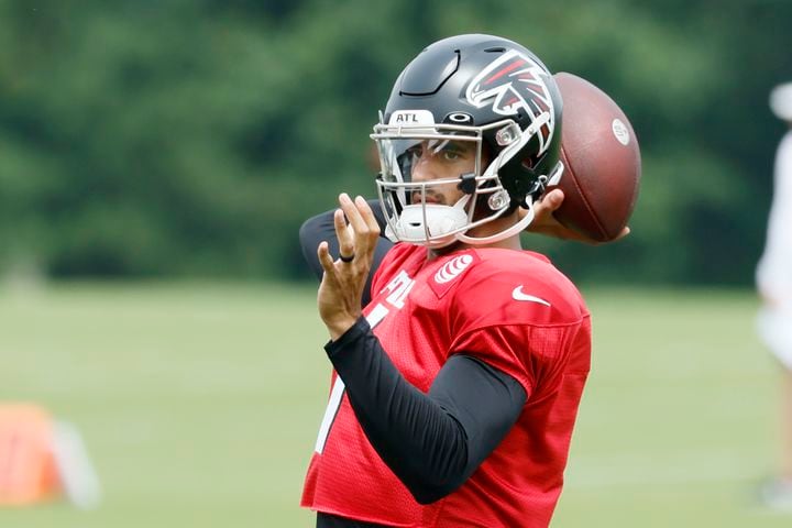 Falcons quarterback Marcus Mariota (1) prepares a pass during a joint practice with the Jacksonville Jaguars at the Falcons Practice Facility on Wednesday, August 24, 2022, in Flowery Branch, Ga. Miguel Martinez / miguel.martinezjimenez@ajc.com