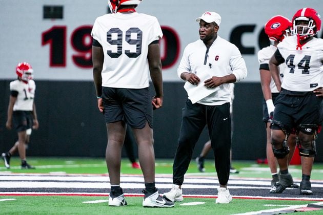 Georgia co-defensive coordinator and safeties coach Travaris Robinson oversees a defensive drill during the Bulldogs' spring practice session in Athens on Tuesday, March 12, 2024. (Tony Walsh/UGA Athletics)
