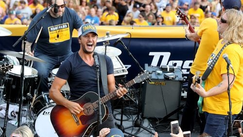 NASHVILLE, TN - JUNE 11: Luke Bryan performs during the opening of the TV broadcast of The 2017 Stanley Cup Final, Game 6 at Tootsie's Orchid Lounge on June 11, 2017 in Nashville, Tennessee. (Photo by Terry Wyatt/Getty Images)
