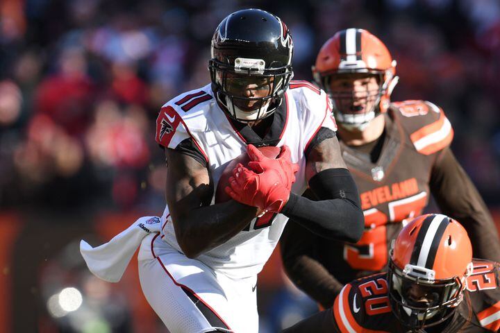 Photos: Falcons look for fourth straight win