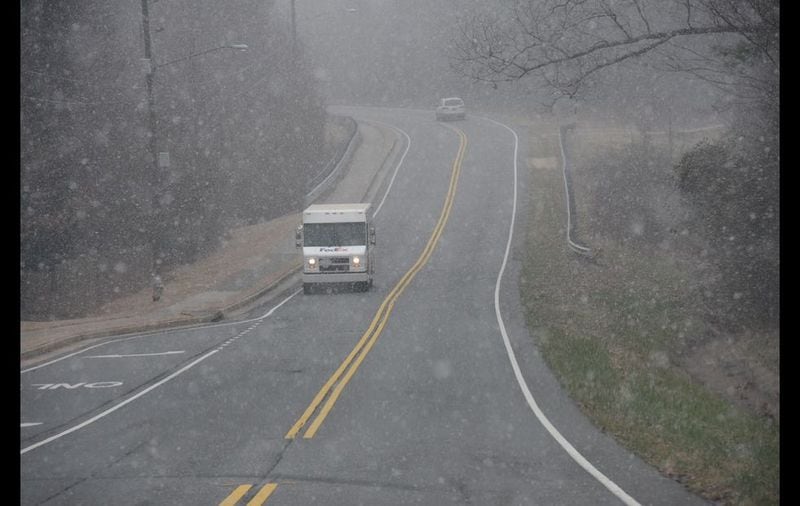 Flurries on Tues., Feb. 9, 2016, did not stop people from hitting walking and running trails in Snellville in Gwinnett County. HYOSUB SHIN / HSHIN@AJC.COM
