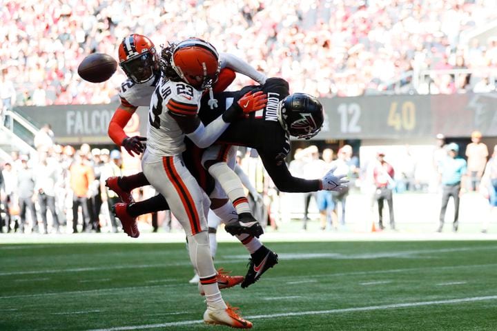 Falcons wide receiver Drake London is unable to catch the ball under pressure from Browns defenders during the first quarter Sunday in Atlanta. (Miguel Martinez / miguel.martinezjimenez@ajc.com)