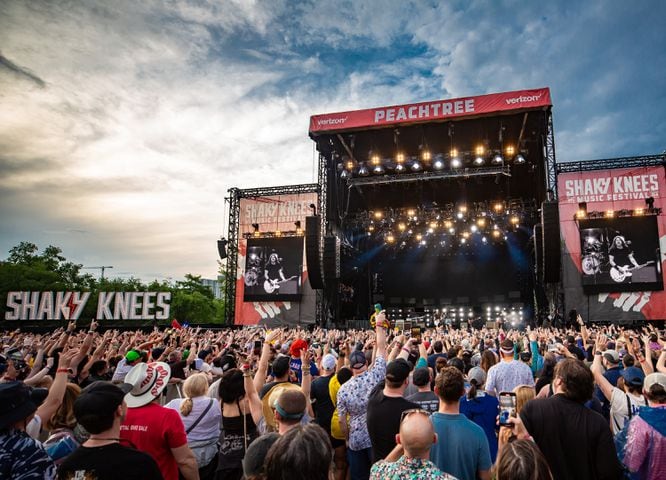 Atlanta, Ga: Foo Fighters closed out Shaky Knees 2024 on Sunday night with extended versions of their biggest hits. Photo taken May 5, 2024 at Central Park, Old 4th Ward. (RYAN FLEISHER FOR THE ATLANTA JOURNAL-CONSTITUTION)