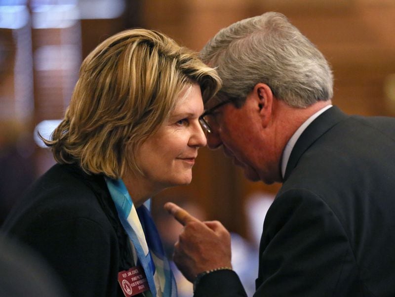 March 27, 2015 - Atlanta - Speaker Pro Tem Jan Jones confers with Rep. Tom Taylor on the floor. Georgia's House on Friday took up a large number of bills, including rejecting legislation that would prohibit cities and towns from restricting plastic bags and other "auxiliary containers." Senate Bill 139 failed on a 85-67 vote. BOB ANDRES / BANDRES@AJC.COM