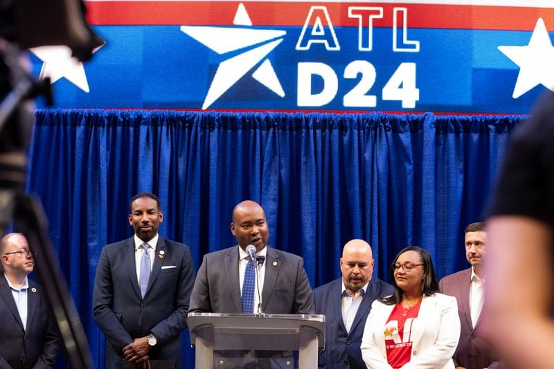 220728-Atlanta-Atlanta Mayor Andre Dickens, from left, Democratic National Committee Chair Jaime Harrison and Rep. Nikema Williams speak to journalists after touring State Farm Arena on Thursday, July28, 2022, as part of Atlanta’s bid to host the 2024 Democratic National Convention.  Ben Gray for the Atlanta Journal-Constitution
