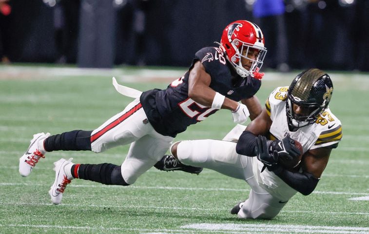 Atlanta Falcons cornerback Dee Alford (20) can't stop this reception for a first down by New Orleans Saints tight end Juwan Johnson (83) during the second half of a NFL football game in Atlanta on Sunday, Nov. 26, 2023.   (Bob Andres for the Atlanta Journal Constitution)