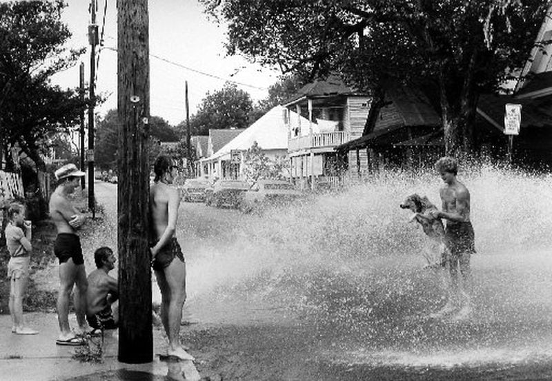 A Cabbagetown street scene captured by Oraien Catledge around 1980.