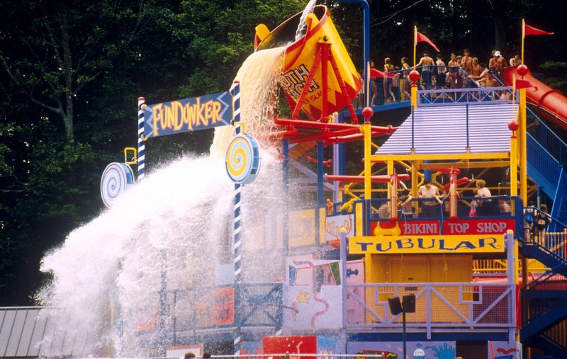 The Fun Dunker Drop simulates what it might feel like swirling down into a giant drain.