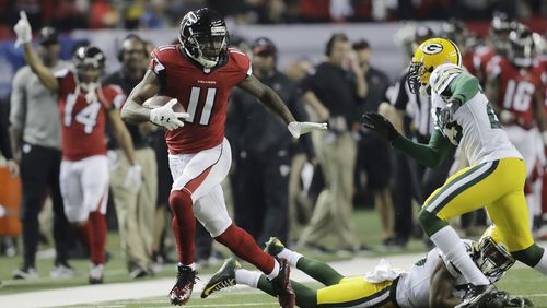 Atlanta Falcons' Julio Jones catches a touchdown pass during the second half of the NFL football NFC championship game against the Green Bay Packers Sunday, Jan. 22, 2017, in Atlanta. (AP Photo/David Goldman)