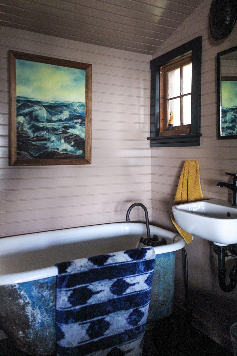 Whether you live by the water or simply want to evoke that look, designer Ingrid Weir recommends using images of the sea, as in this Bailey Island, Maine, home.
(Courtesy of Ingrid Weir)
