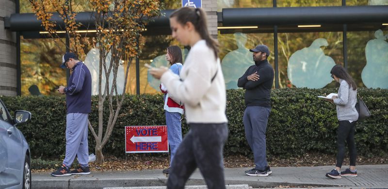 Early voters hit the polls in November 2022 at the Joan P. Garner Library in Atlanta. (John Spink / John.Spink@ajc.com) 