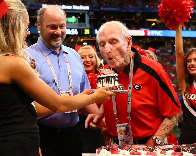 090322 Atlanta: Former Georgia head coach Vince Dooley blows out his candle getting a surprise birthday celebration before kickoff against Oregon in a NCAA college football game on Saturday, Sept. 3, 2022, in Atlanta.   “Curtis Compton / Curtis Compton@ajc.com