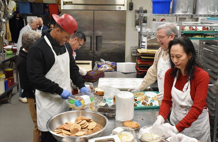 Photos: Helping homeless during Super Bowl