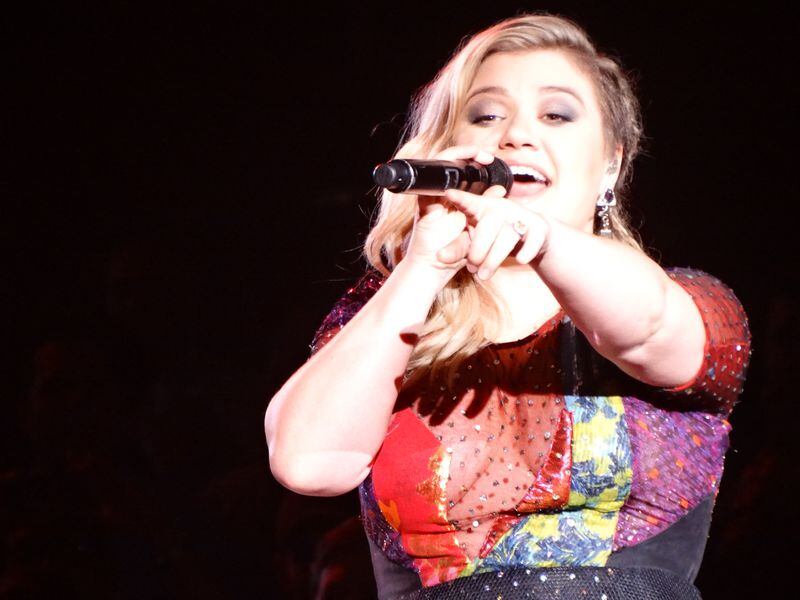 Kelly Clarkson on what was ultimately her final date on her tour "Piece by Piece" in Atlanta September 10, 2015. CREDIT: Rodney Ho/ rho@ajc.com
