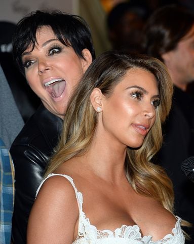 Kris Jenner photobombs Kim Kardashian