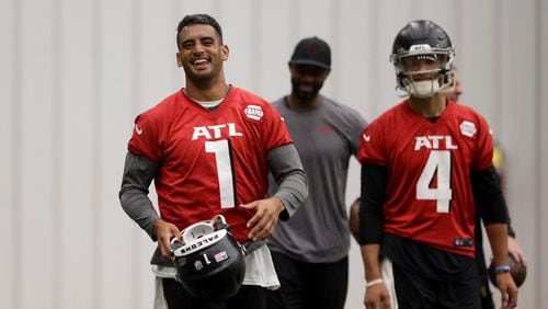 Falcons quarterback Marcus Mariota (1) practices during OTA at the Falcons Practice Facility, May 26, 2022, in Flowery Branch, Ga. Also pictured is rookie quarterback Desmond Ridder (4). (Jason Getz / Jason.Getz@ajc.com)