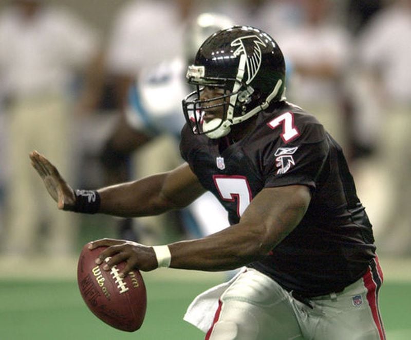010923 ATLANTA:-- Falcons quarterback Michael Vick runs for yardage during 1st half action against the Panthers in the Georgia Dome on Sunday, Sept. 23, 2001. (CURTIS COMPTON/staff)