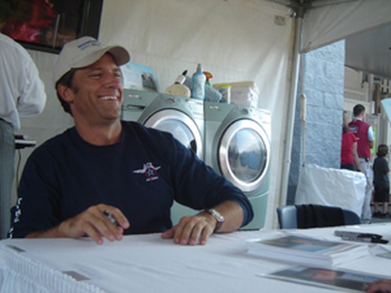 Mike Rowe in 2007 at a Lowe's in Woodstock. He said fans were so rampant, he stuck around until close to midnight. CREDIT: Rodney Ho/rho@ajc.com
