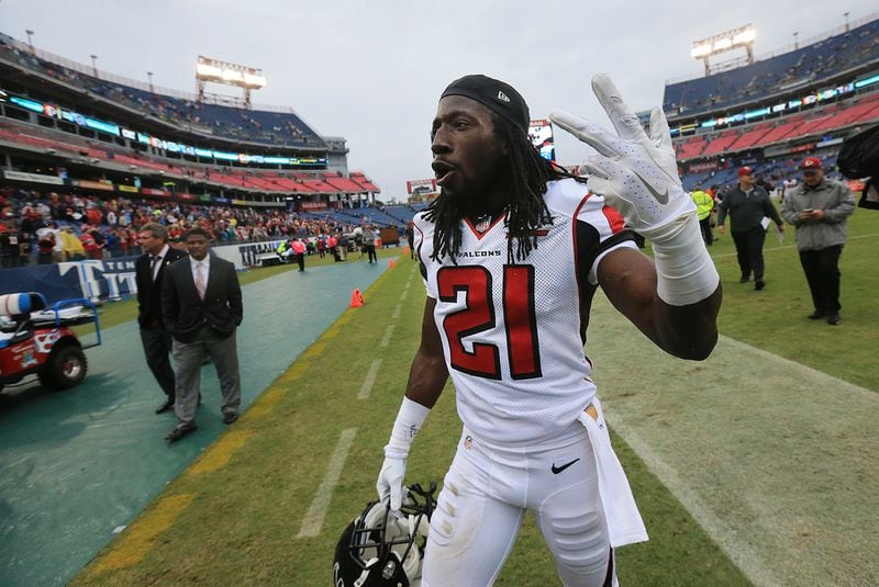 102515 NASHVILLE: -- Falcons cornerback Desmond Trufant celebrates a 10-7 victory over the Titans in a football game on Sunday, Oct. 25, 2015, in Nashville. Curtis Compton / ccompton@ajc.com