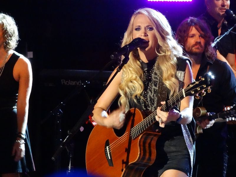 Carrie Underwood played her latest single "Smoke Break" with a guitar. CREDIT: Rodney Ho/ rho@ajc.com