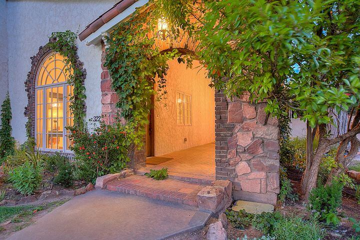 PHOTOS: Jesse Pinkman's "Breaking Bad" house hits market for $1.6 mil