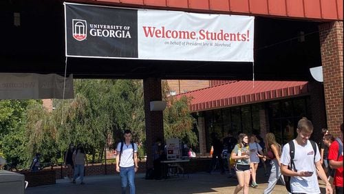 University of Georgia students make their way to classes on Sept. 14, 2021 near the Tate Student Center. ERIC STIRGUS/ERIC.STIRGUS@AJC.COM.