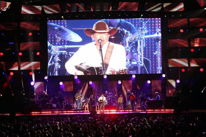 PHOTOS: George Strait, Chris Stapleton deliver country hits at Mercedes-Benz Stadium